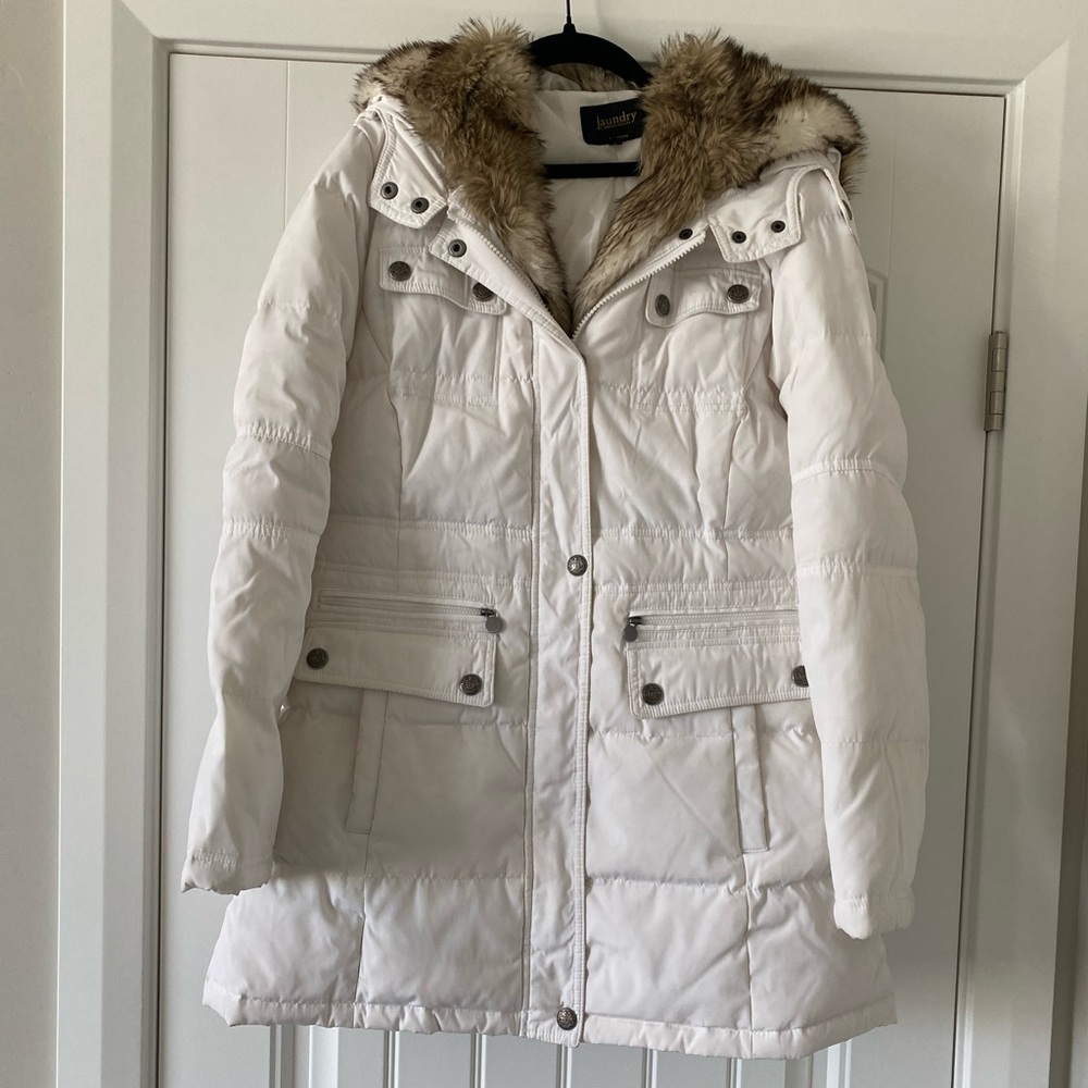 EUC like new! Size M Laundry long winter coat with faux fur. White jacket